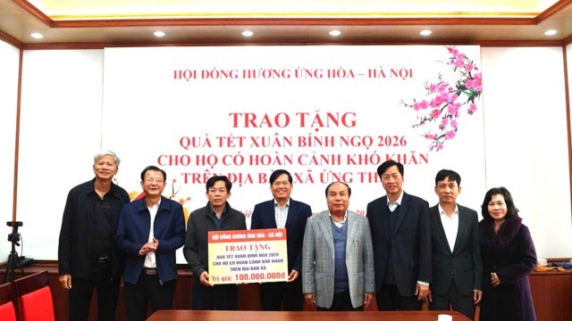 Hội đồng hương Ứng Hòa tại Hà Nội trao tặng quà Tết trị giá 100 triệu đồng cho các gia đình có hoàn cảnh khó khăn xã Ứng Thiên