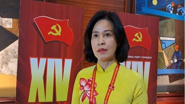 Các nữ đại biểu chia sẻ bên hành lang niềm tin kỳ vọng vào Đại hội Đảng XIV