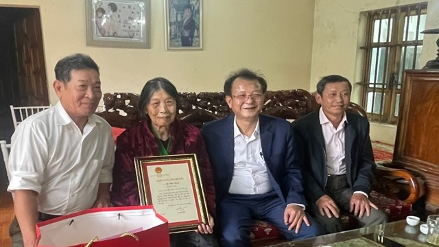 Xã Ứng Thiên chăm lo Tết Bính Ngọ 2026 cho người cao tuổi và đối tượng chính sách