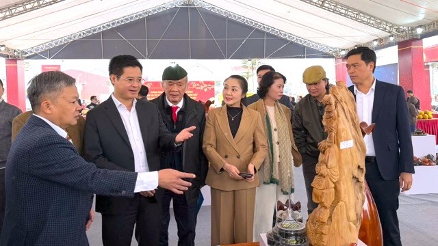 Khai mạc không gian trưng bày sản phẩm tiêu dùng phục vụ Tết tại xã Nội Bài