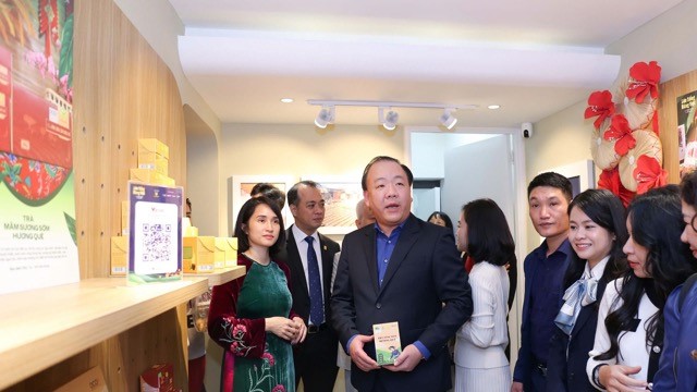 Giới thiệu Không gian trưng bày, livestream “Sức sống hàng Việt”