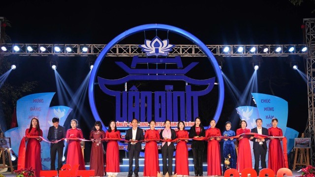 Vân Đình rực sáng “Con đường ánh sáng nghệ thuật”, vang khúc “Mùa xuân ơn Đảng” Xuân Bính Ngọ 2026