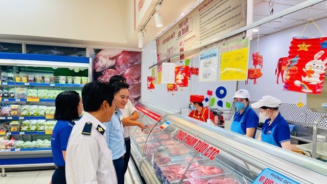 Quản lý thị trường vào cuộc mạnh mẽ, bảo vệ quyền lợi du khách mùa lễ hội