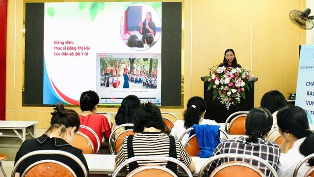 Hơn 60 phụ nữ được tập huấn về giáo dục gia đình