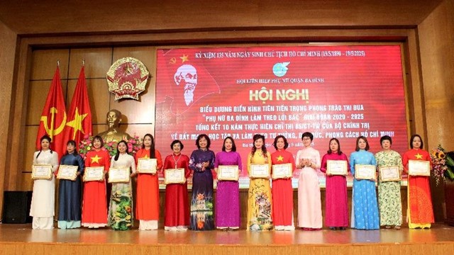 Quận Ba Đình: Biểu dương các tập thể, cá nhân tiêu biểu trong phong trào “Phụ nữ Ba Đình làm theo lời Bác”