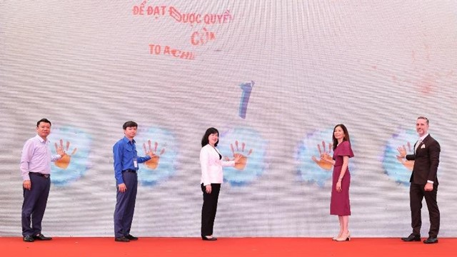  Trao quyền tự quyết về sinh sản cho các cặp vợ chồng