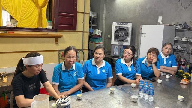 Hội LHPN xã Đại Thanh thăm viếng, hỗ trợ nạn nhân vụ đắm tàu tại Quảng Ninh