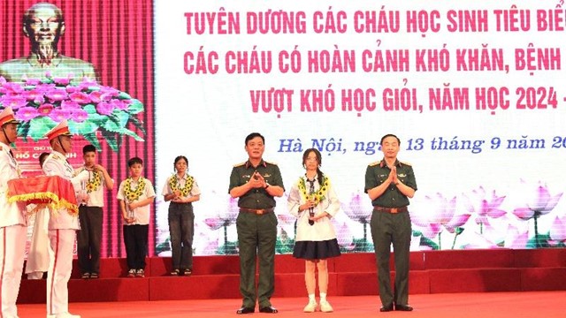 Bộ Tư lệnh Thủ đô: Gặp mặt, tuyên dương học sinh tiêu biểu, xuất sắc năm học 2024-2025