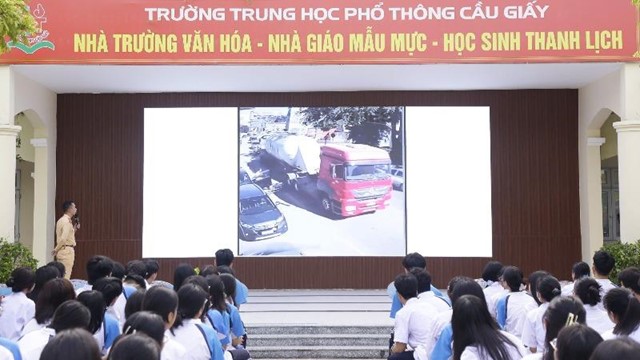 CSGT Hà Nội tuyên truyền an toàn giao thông cho hơn 5.500 học sinh, giáo viên ba cấp học