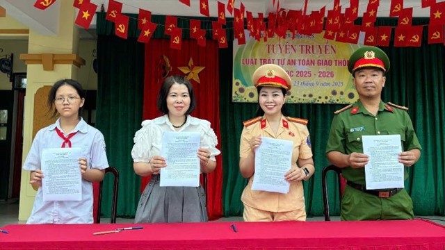 Phổ biến kiến thức về an toàn giao thông cho 1.500 học sinh trường THCS Trung Giã