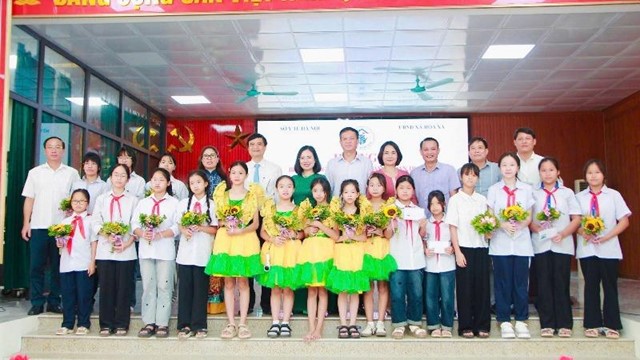 Hà Nội biểu dương nhiều trẻ em gái chăm ngoan, học giỏi
