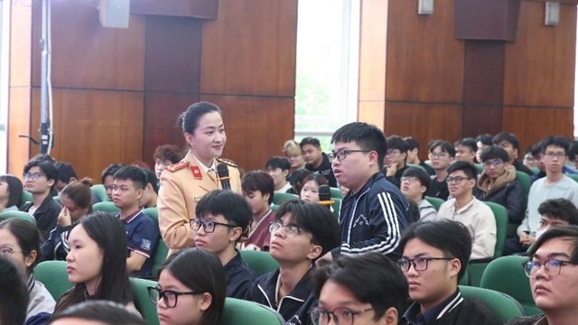 Hơn 1.000 sinh viên được tuyên truyền An toàn giao thông, phòng chống tội phạm an ninh mạng và phòng cháy chữa cháy