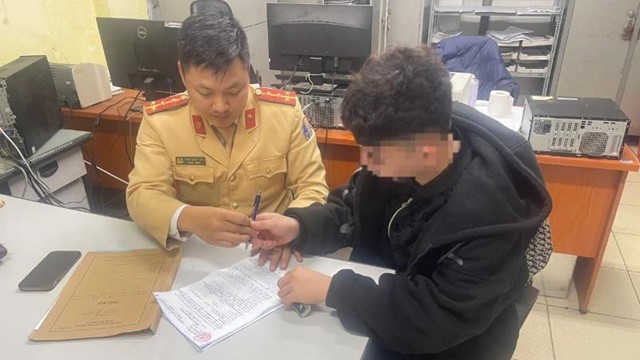 Hà Nội: Qua đường dây nóng, nhiều trường hợp vi phạm giao thông bị phát hiện, xử lý