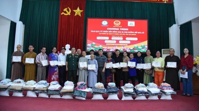 1.000 phần quà nghĩa tình đến với người dân vùng lũ Thái Nguyên