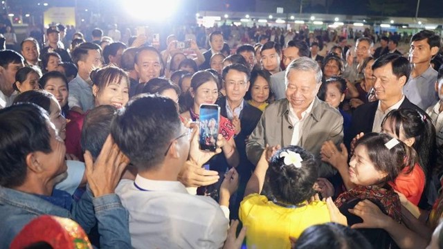 Tổng Bí thư Tô Lâm dự Ngày hội đại đoàn kết dân tộc tại phường Thượng Cát, thành phố Hà Nội