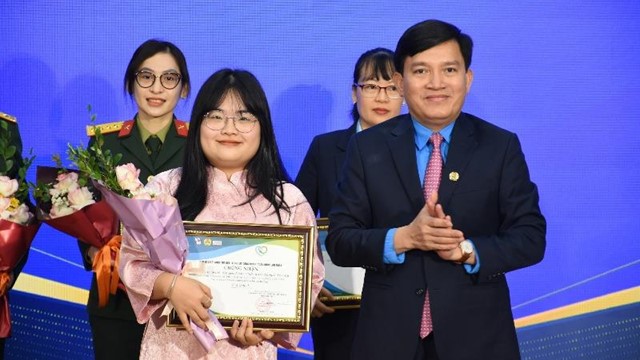 Trao giải cuộc thi viết “Vòng tay Công đoàn” lần thứ V: Khẳng định giá trị nhân văn sâu sắc của tổ chức Công đoàn