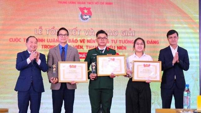 Trao giải Cuộc thi bảo vệ nền tảng tư tưởng của Đảng đầu tiên trong thanh thiếu niên