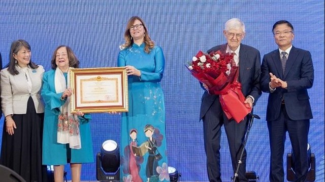 UNICEF nhận Bằng khen của Thủ tướng tại lễ kỷ niệm 50 năm hợp tác