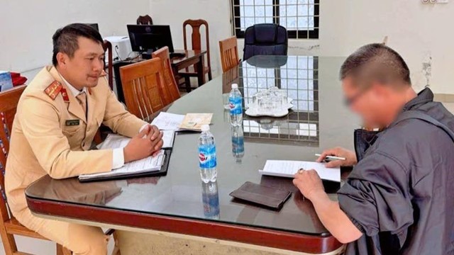 Hà Nội: Xử phạt tài xế xe khách không nhường đường cho xe ưu tiên đi làm nhiệm vụ