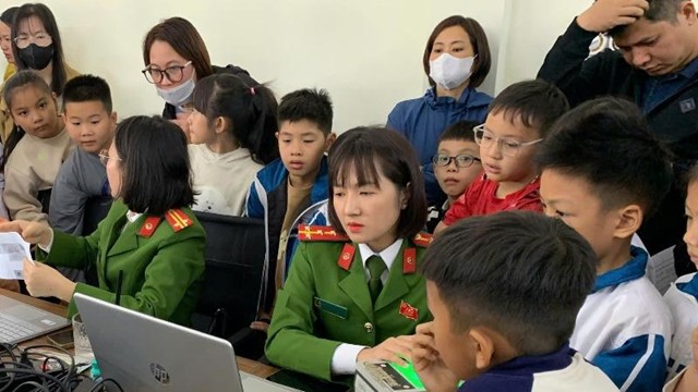 Xã Hoài Đức cấp căn cước lưu động cho gần 600 học sinh