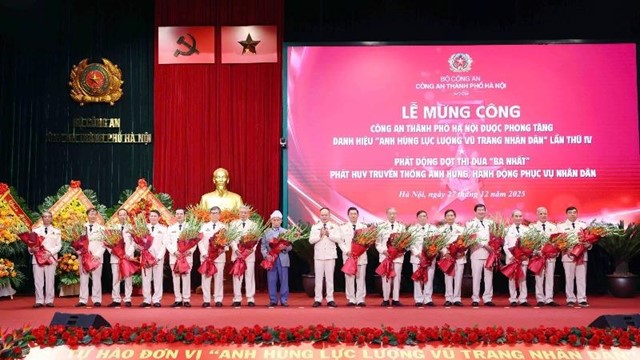 Công an thành phố Hà Nội đón nhận danh hiệu Anh hùng lực lượng vũ trang Nhân dân lần thứ IV