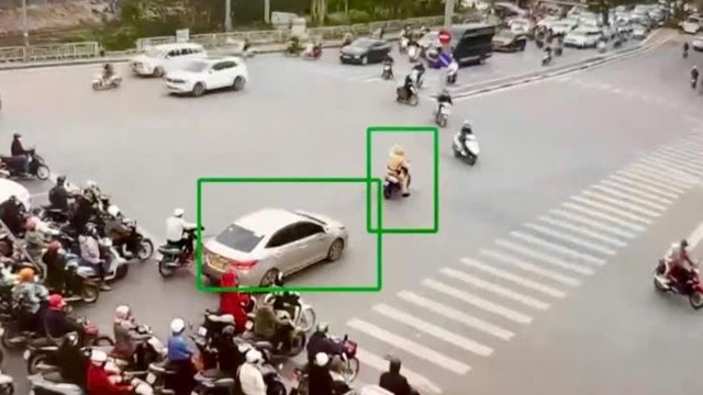 Cảnh sát giao thông Hà Nội kịp thời hỗ trợ sản phụ đến bệnh viện an toàn