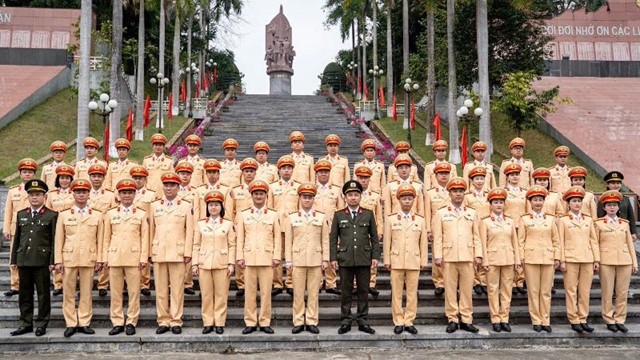 Phòng CSGT Hà Nội tổ chức hoạt động về nguồn, giáo dục truyền thống kỷ niệm 80 năm Ngày truyền thống