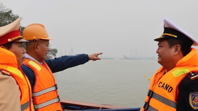 Hà Nội: Giữ mạch giao thông đường thủy trong cao điểm thi công các cầu vượt sông Hồng