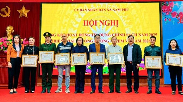 Xã Nam Phù khen thưởng 13 tập thể, cá nhân tiêu biểu trong công tác tín dụng chính sách xã hội