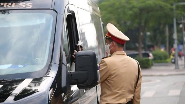 CSGT Hà Nội xử lý hơn 100 tài xế vi phạm nồng độ cồn ngày 28 Tết