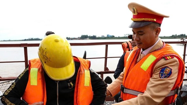 Cảnh sát đường thủy Hà Nội chủ động bảo đảm giao thông sau Tết Nguyên đán