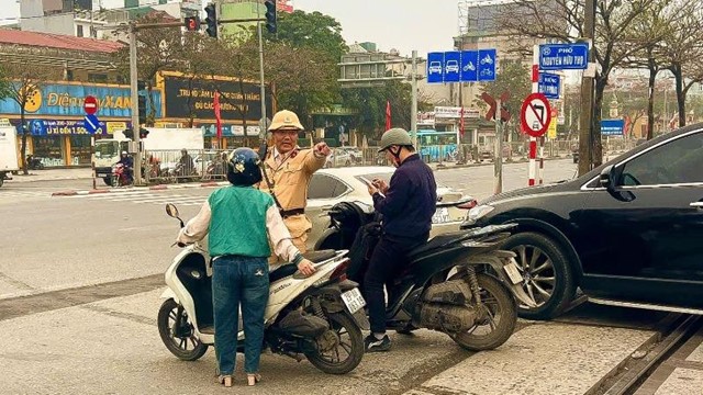 Hà Nội: Xử lý nghiêm các trường hợp tài xế vượt rào chắn khi đi qua đường ngang