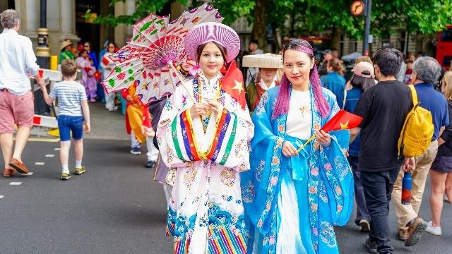 Tự hào Việt phục: Một hành trình văn hóa xuyên thời gian trên đất nước xứ sương mù