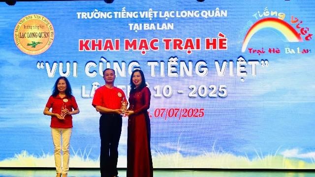 Thứ trưởng Bộ Ngoại giao Lê Thị Thu Hằng thăm cộng đồng người Việt tại Ba Lan