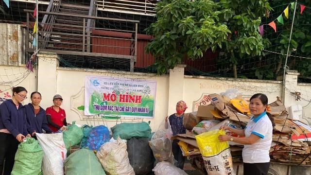 Gom phế liệu - Gói tình thân - Hành động nhỏ, nghĩa tình lớn ở xã Liên Minh