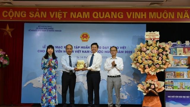 Khai mạc Khóa tập huấn giảng dạy tiếng Việt cho giáo viên người Việt Nam ở nước ngoài năm 2025