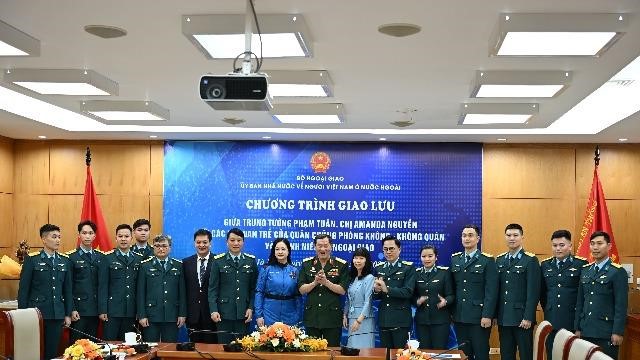 Khát vọng vươn xa từ hai thế hệ người Việt Nam