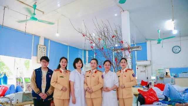 Xuân Bính Ngọ ấm áp nơi phòng lọc máu