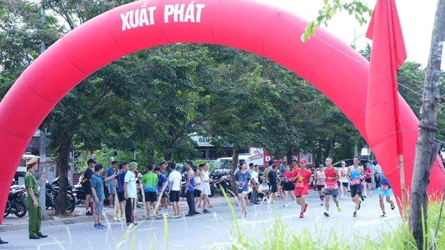 Xã Phù Đổng: Hơn 300 vận động viên tham gia chung kết Giải chạy Báo Hànộimới mở rộng lần thứ 50