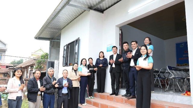 Hội LHPN xã Sóc Sơn bàn giao mái ấm tình thương cho phụ nữ khó khăn 