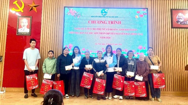 Hội LHPN xã Sóc Sơn trao quà Tết ấm áp nghĩa tình cho phụ nữ, trẻ em có hoàn cảnh khó khăn