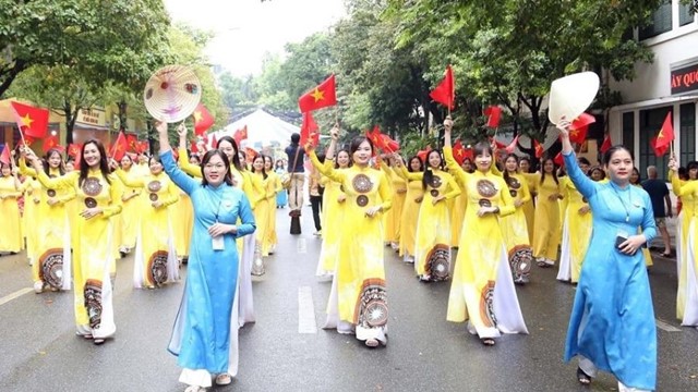 Các cấp Hội Phụ nữ Hà Nội: Vận động cán bộ, hội viên phụ nữ hưởng ứng “Tháng áo dài phụ nữ Thủ đô” năm 2026 