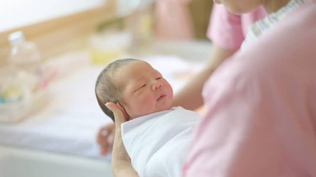 Ngày Dân số thế giới (11/7):  Việt Nam khuyến sinh để ứng phó với già hóa dân số
