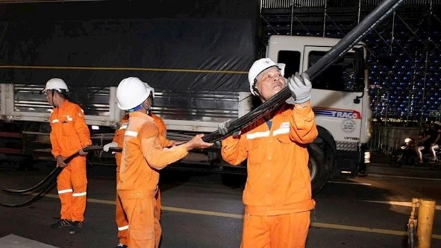 Vì sao hóa đơn tiền điện liên tiếp tăng cao?
