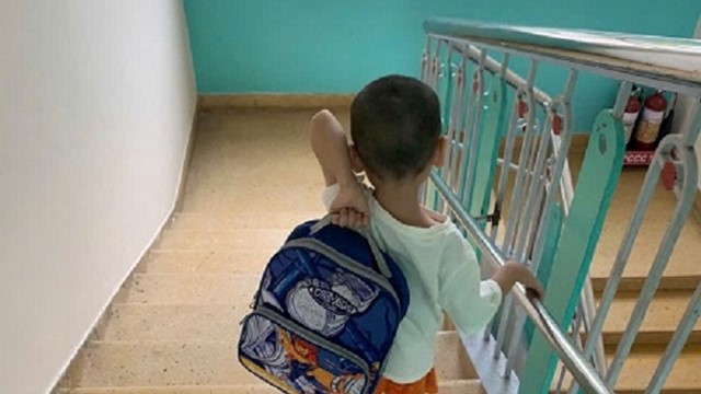 4 năm, 4 phiên tòa vẫn chưa thể xác định bố cho con