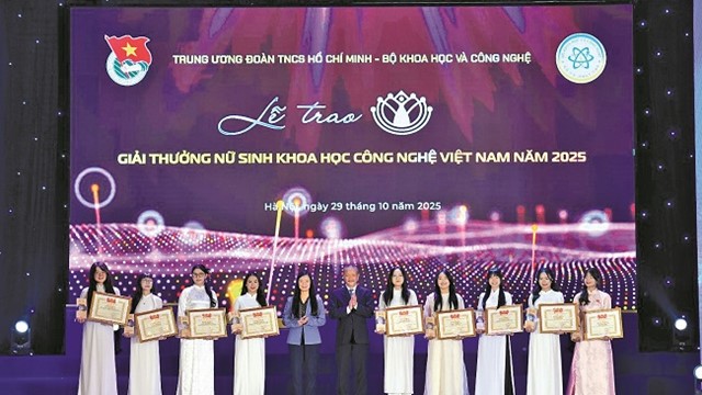 Quả cầu Vàng 2025 tôn vinh những người trẻ bền đam mê với khoa học
