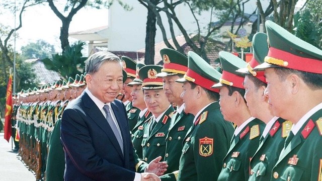 Quân đội nhân dân vững bước dưới cờ Đảng quang vinh