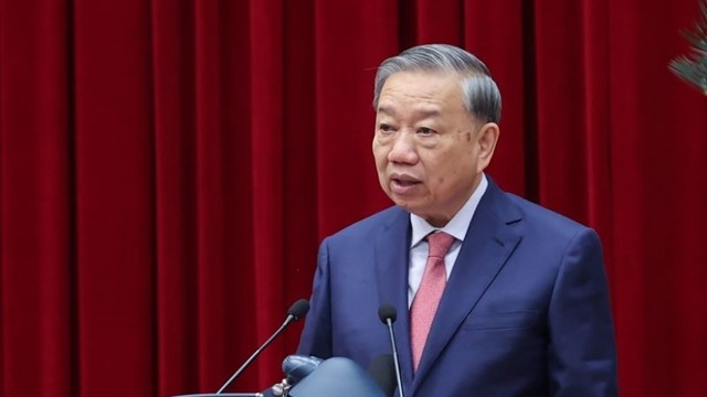 Thảo luận, góp ý kiến hoàn thiện báo cáo về công tác nhân sự và các văn kiện trình Đại hội Đại biểu toàn quốc lần thứ XIV 