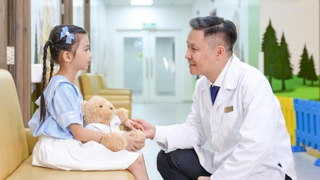 Bé trai 8 tháng tuổi hồi sinh thần kỳ nhờ trái tim nhân tạo ECMO