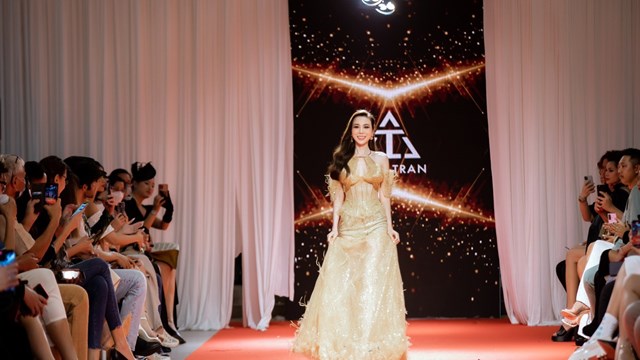 Hoa hậu Hoàng Dung làm vedette show của NTK Trần Hùng tại London Fashion Week 2023